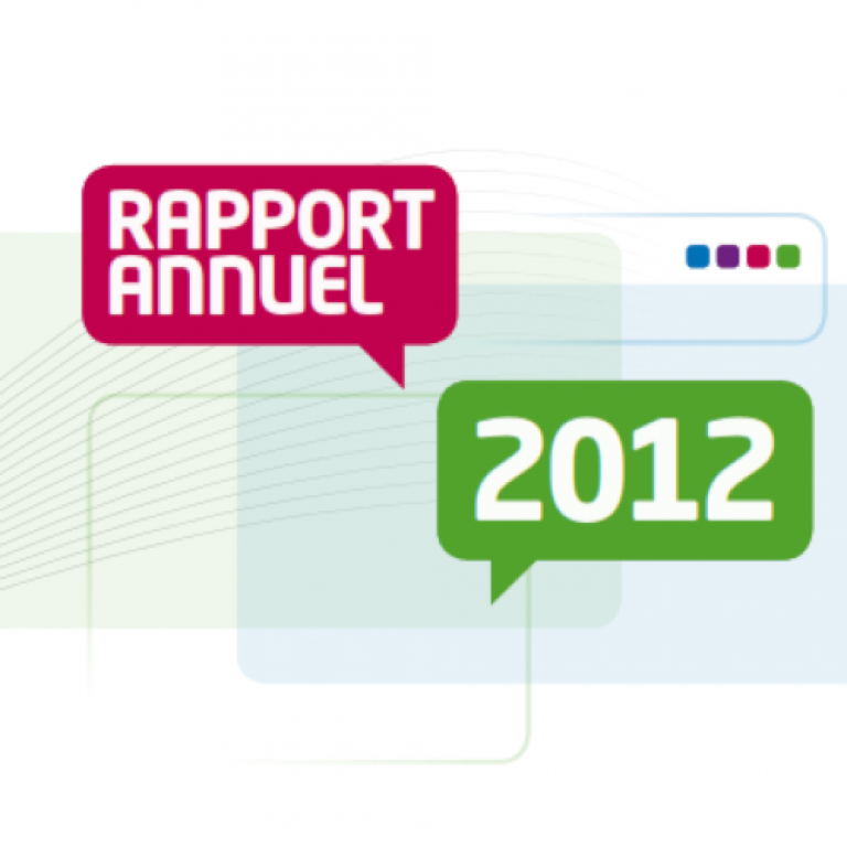 Couverture du rapport annuel 2012 représentant 2 phylactères rectangulaires, l'un sur fond rouge avec l'inscription rapport annuel, l'autre sur fond vert avec le nombre 2012.