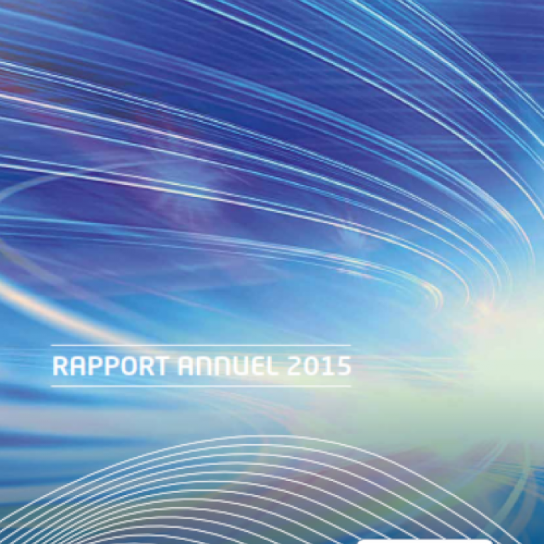 Couverture du rapport annuel 2015 représentant le réseau de façon abstraite via des courbes colorées.
